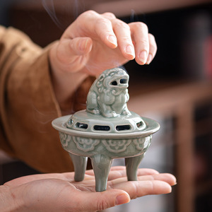 Quemador de Incienso de Cerámica Estilo Dinastía Song, Hecho a Mano, con Patrones de Agarwood y Sándalo, Modelo Zen de Tres Patas 235, para Uso Religioso - Product Image 3