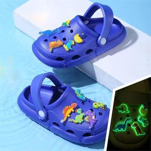 Breloques de chaussures en PVC luminescentes 2D en forme de <span class=keywords><strong>dinosaure</strong></span>, décorations souples pour sacs de plage, position supérieure, fluorescentes et qui brillent dans le noir - Product Image 1