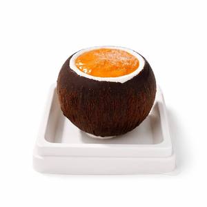 Gâteau mousse en forme de noix de coco, dessert mousse glacée fourrée au fruit de la <span class=keywords><strong>passion</strong></span> 85g, pâtisserie à la crème enrobée de chocolat en gros - Product Image 1