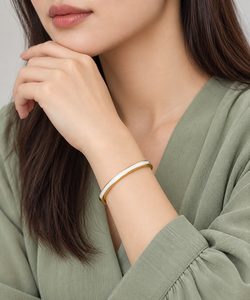 กำไลข้อมือฝังเปลือกหอย สแตนเลสและเปลือกหอย ชุบสุญญากาศทอง 14K - Product Image 4
