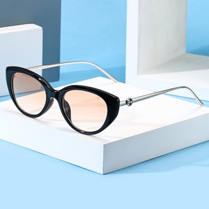 Gafas de sol tipo ojo de gato con media montura, lentes degradadas UV400, protección solar retro para mujer, para adultos - Product Image 1