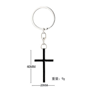 Llavero de moda 2026 con cruz religiosa, colgante decorativo para bolso, amuleto de cruz en blanco y negro - Product Image 5