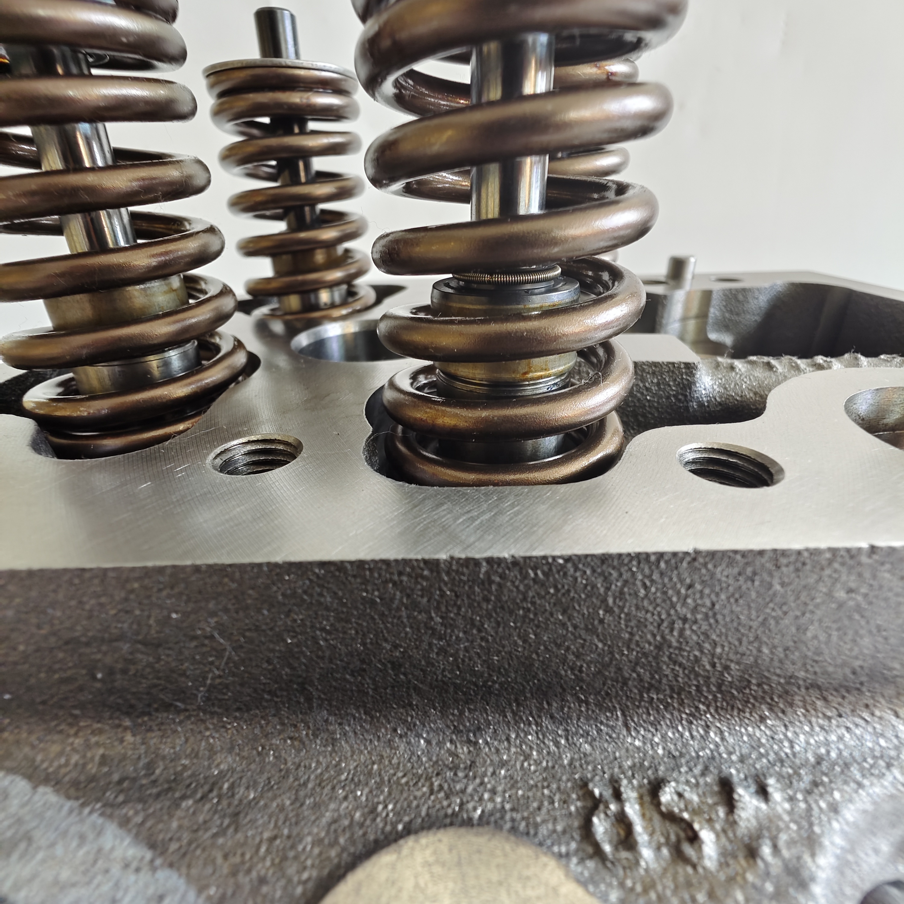 High Quality QSK60 Diesel Engine Cylinder Head 5371844