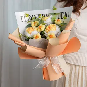 गर्म बिक्री हस्तनिर्मित कृत्रिम बुना फूल वैलेंटाइन के दिन उपहार महिला लड़कियों के लिए क्रॉकेट गुलदस्ता गुलदस्ता