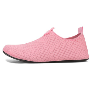 <span class=keywords><strong>Chaussures</strong></span> Aquatiques Pieds Nus Homme <span class=keywords><strong>Femme</strong></span> à Semelle Souple Légères et Antidérapantes pour la Plage, la Maison, l'Aérobic, la Danse – Modèle Complet pour l'Hiver - Product Image 1