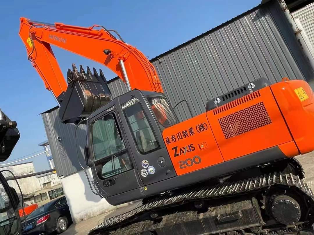 Hitachi Zaxis 200-6 Excavators Japan ISUZU Engine 6 Cylinders