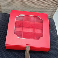 Ruban diviseur en carton rouge boîte alimentaire rigide emballage personnalisé de boîte-cadeau de chocolat de dessert avec couvercle transparent