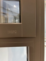 Fenêtre en bois recouvert d'aluminium à rupture de pont thermique de style chinois Huasin, design minimaliste, mécanisme de bascule et de rotation pour cuisine et hôtel