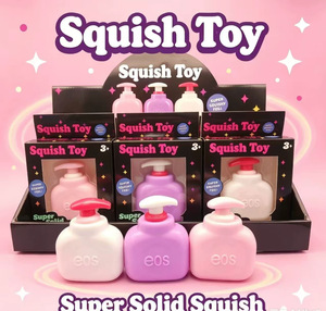 Bouteille d'eau fantaisie à succès, jouet sensoriel souple à presser, avec boîte d'emballage colorée pour la vente au détail en magasin - Product Image 1