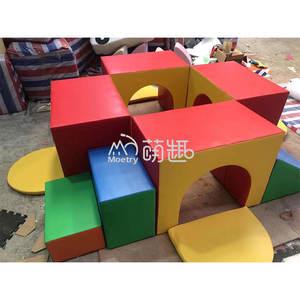 Ensembles de jeu d'intérieur en mousse personnalisables pour tout-petits, grimpeur de <span class=keywords><strong>labyrinthe</strong></span> à quatre tunnels, équipement de jeu souple pour bébés et tout-petits - Product Image 3