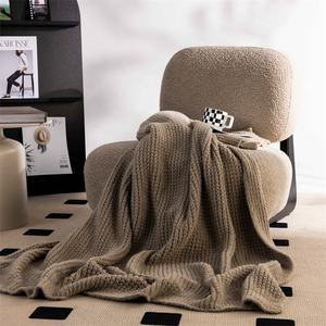 El fabricante vende directamente mantas tejidas de colores puros con alta rentabilidad. - Product Image 4