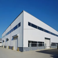 Entrepôt/Atelier en structure acier sur mesure certifié, robuste, avec mezzanine et escalier de haute qualité
