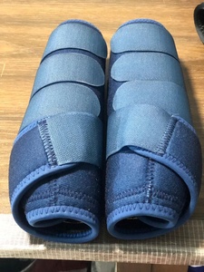 Bottes de protection pour chevaux TOUGH TACK à motifs, en néoprène, pour le sport équestre - Product Image 2
