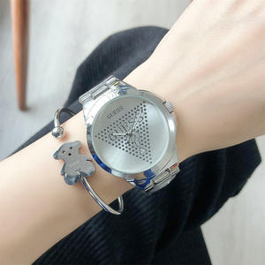 Montre de <span class=keywords><strong>loisirs</strong></span> en alliage <span class=keywords><strong>d</strong></span>'<span class=keywords><strong>or</strong></span>, modèle populaire pour le commerce international, pour femmes et hommes, créative, style collège, cadran à aiguilles à quartz 38mm - Product Image 1