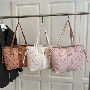 2025 nuevo diseño de lujo con estampado de lazo de gato, bolso con hebilla para mujer, bolso con espejo, bolso de viaje de gran capacidad, bolso de hombro - Product Image 4