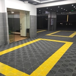 Dalles de sol de <span class=keywords><strong>garage</strong></span> modulaires colorées et emboîtables, tapis de sol en plastique industriel pour <span class=keywords><strong>garage</strong></span>, atelier de détail automobile - Product Image 4
