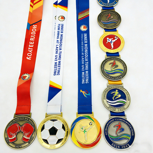 Médaille de football personnalisée en émail souple ou dur avec ruban, médailles sportives 3D en métal gaufré, fabricant OEM - Product Image 1