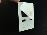 Panneau de protection en verre trempé personnalisé avec perçage et sérigraphie pour lecteur multimédia intelligent