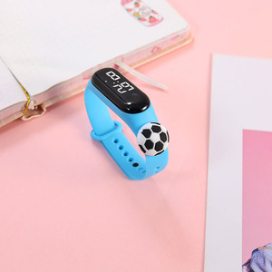 Nuevo <span class=keywords><strong>reloj</strong></span> deportivo LED de moda para niños niñas Casual Touch <span class=keywords><strong>Mi</strong></span> <span class=keywords><strong>4</strong></span> <span class=keywords><strong>reloj</strong></span> electrónico impermeable banda de nailon función de alerta para niños - Product Image 4