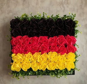 Ghirlanda Floreale Personalizzata a Tema Coppa del Mondo di Calcio, Fiori Artificiali nei Colori della Bandiera Nazionale per Bar Sportivi, Negozi, Esposizioni ed Eventi - Product Image 1