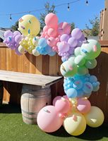 Kit d'arche de ballons arc-en-ciel pastel personnalisé avec des ballons en feuille de cireux en forme de bonbons et de glaces pour les décorations de fête d'anniversaire ou de baby shower