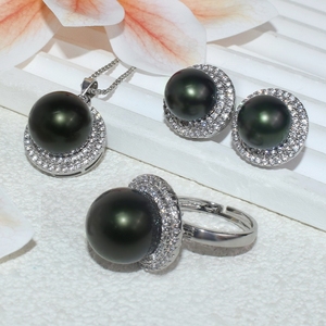 Orecchini a Perno con Perla a Sfera in Lega Placcata Oro, Eleganti e alla Moda per Anniversari - Product Image 1