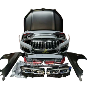 El <span class=keywords><strong>BMW</strong></span> Serie 7 G12 Sedán ha sido actualizado al modelo M760li, con un exterior más dinámico y un nuevo kit de parachoques. - Product Image 1