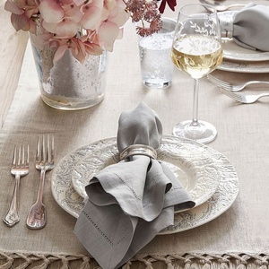 Serviettes de table brodées personnalisables 45x45cm en lin perforé avec ourlet festonné pour hôtel et mariage - Product Image 4