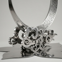 Escultura Decorativa de Acero Inoxidable Plateado para Exteriores, Diseño Artesanal, Personalizable, Ideal para Parques y Paisajes