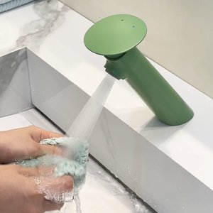 Современный роскошный смеситель с одним отверстием и одной ручкой с белым датчиком для ванной комнаты в гостиничном стиле со дозированным латунным керамическим материалом Смесители Для Раковины