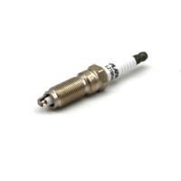 Busi Pengapian Iridium-Platinum M14*1.25mm Berkualitas Tinggi Laris Manis 31330450 untuk Mobil Amerika Tipe Bahan Bakar Bensin Baru