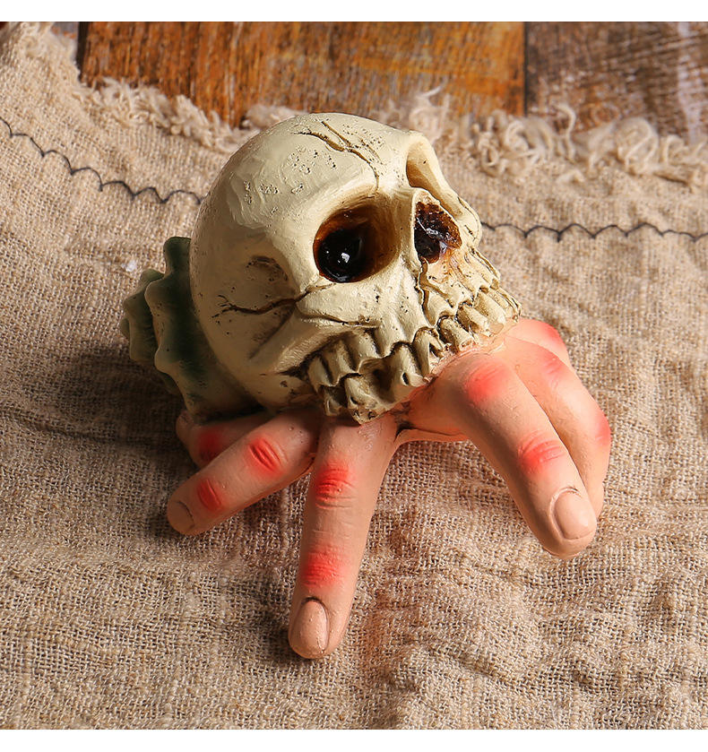 Skull conch ghost hand