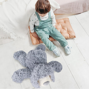V387 Peluche di Cane Grigio Sorridente di Alta Qualità, Morbido e Abbracciabile con Orecchie Pendenti e Pancia Bianca, Compagno per il Sonno - Product Image 4
