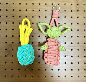 Bébé <span class=keywords><strong>Yoda</strong></span> lanière corde <span class=keywords><strong>porte</strong></span>-clés 550 tressé Paracord tissé Animal corps Kit voiture <span class=keywords><strong>porte</strong></span>-clés pour sac à dos fermeture éclair <span class=keywords><strong>porte</strong></span>-clés - Product Image 1