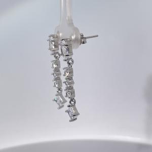 ต่างหูจี้ทรงรี สี่เหลี่ยม ประดับเพชรซิคอนสีขาว พร้อมพู่ห้อย ดีไซน์คลาสสิกและทันสมัย ชุบทองบนทองเหลือง จากเทียนหยู เจ็มส์ - Product Image 1