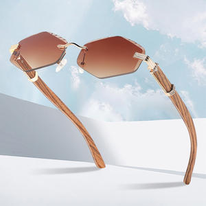 แว่นกันแดดแฟชั่นไร้กรอบสำหรับผู้หญิง เลนส์โพลาไรซ์ PC ขาแว่นไม้ บานพับโลหะ ป้องกันรังสียูวี 400 น้ำหนักเบา ป้องกันแสงแดด - Product Image 3