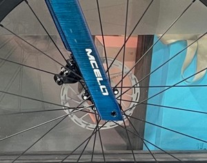 Vélo de route en <span class=keywords><strong>fibre</strong></span> de carbone MCELO SKO2 SHIMA-N0 R7120 24 vitesses, freins à disque, prêt pour le tout-terrain et <span class=keywords><strong>la</strong></span> course, design léger, changement de vitesse fluide - Product Image 4