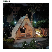 Tente de luxe en forme de triangle pour glamping |   Lodge de glamping extérieure en toile imperméable avec structure en bois massif pour camping et hébergement