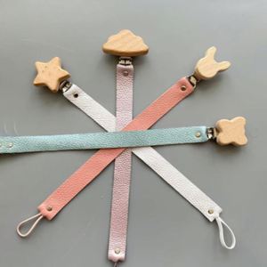 Attaches de poussette durables YY en cuir PU et bois organique avec porte-sucette personnalisé pour cadeaux de bébé - Product Image 4