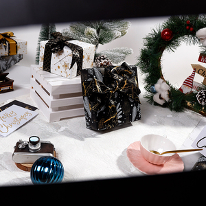 Venta al por mayor 80g papel Kraft virgen de silicona recubierto de Navidad 43*300cm rollo de embalaje de regalo impreso personalizado - Product Image 2