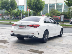 El 2024 <span class=keywords><strong>Mercedes</strong></span>-Ben-z <span class=keywords><strong>Clase</strong></span> <span class=keywords><strong>C</strong></span> C260L Sport Hybrid Luxury Midsize Car cuenta con asientos de cuero de cinco asientos - Product Image 4