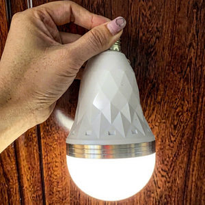 Bombilla LED de Emergencia de Alto Voltaje AC85V-265V DOB 15W 8cm de Diámetro E27 Recargable Material ABS Batería de 1800mAh - Product Image 1