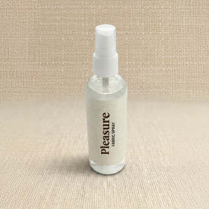 Spray Profumato per Tessuti Pleasure 100ml, Fragranza Rinfrescante per Vestiti e Uso Domestico - Product Image 4