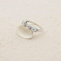 Bague torsadée en opale Ellipse |   Bague incrustée de pierres précieuses irisées |   Bijoux de mode inspirés de la nature pour femmes, tendance actuelle