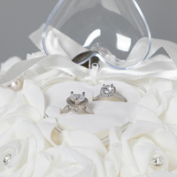 Oreiller et boîte à bagues en forme de coeur blanc populaire pour la décoration de mariage et la confession de la Saint-Valentin