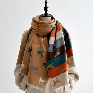 Scialle jacquard invernale caldo con motivo a cavalli - Sciarpa tradizionale a righe colorate - Accessorio da <span class=keywords><strong>donna</strong></span> alla moda indispensabile - Product Image 1