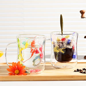Tasse isotherme double paroi en verre borosilicate 220 ml, design créatif avec fleurs séchées intégrées et sable mouvant multi-pétales, pour thé au lait et boissons - Product Image 3