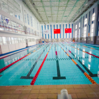 Toit de bâtiment commercial avec structure spatiale préfabriquée Structure en acier pour toit de piscine intérieure