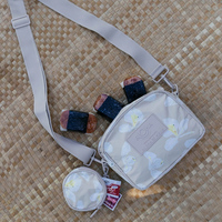 Pochette HDPE personnalisée OEM avec imprimé dessin animé, anti-éclaboussures, mignonne, à clipser, avec poignée en corde et fermeture éclair pour petits essentiels, MOQ 100 pièces