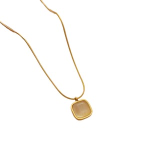 Collier pendentif carré coloré tendance pour femme en acier inoxydable plaqué or de luxe de la marque Elodie, chaîne serpent, ne ternit pas, vente en gros - Product Image 5